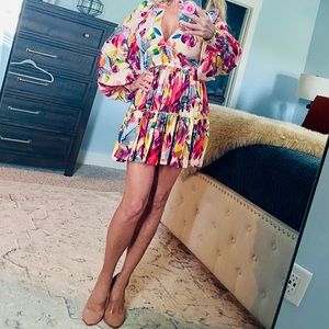 TAJ BY SABRINA - Evi
Tiered Long-Sleeve Mini Dress Small